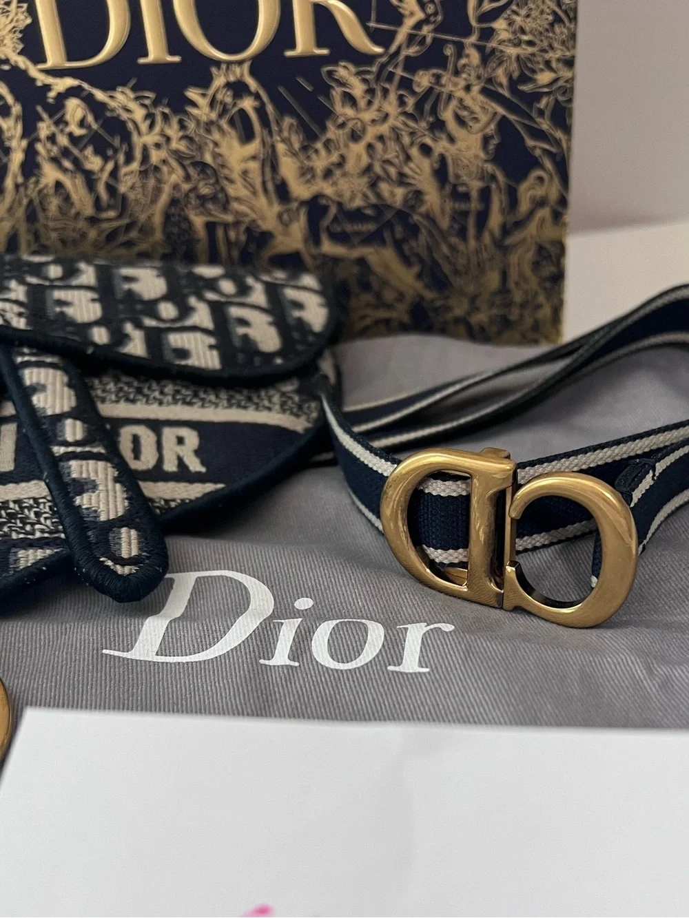 Christian Dior Oblique Saddle Belt Bag - Picture 2 of 11